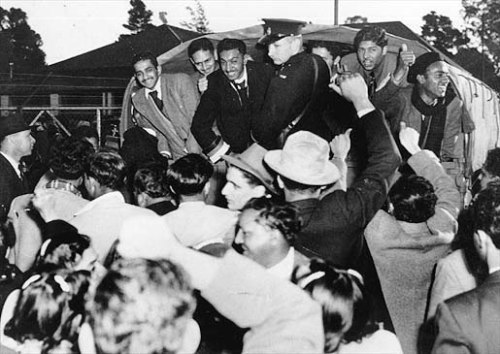 Non European South Africans Defy Apartheid Restrictions_jpg